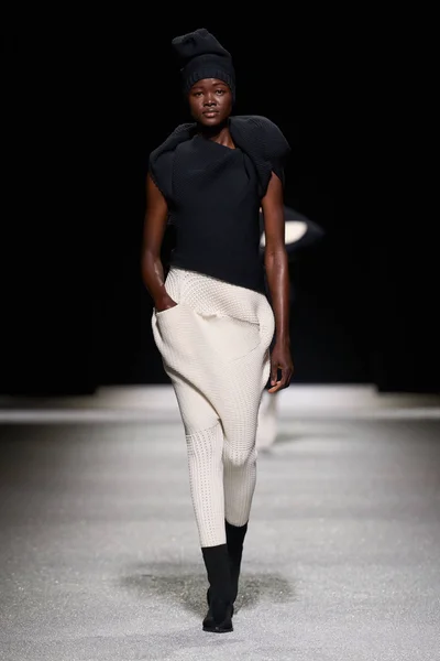 Look 9